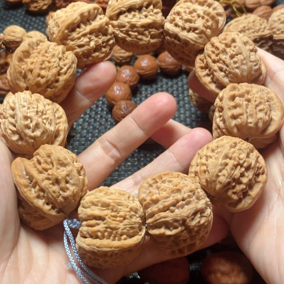 招***鸟吊坠文玩核桃白狮子手串