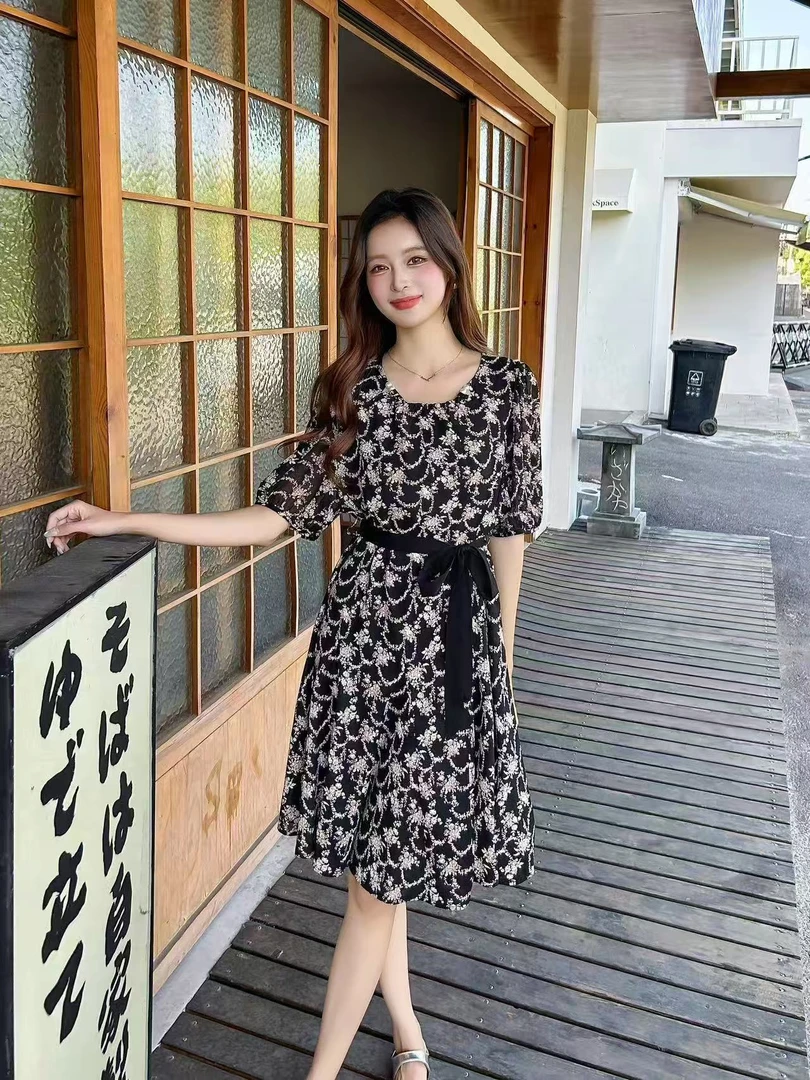 2025夏季气质复古宽松显瘦时尚款碎花泡泡袖中腰洋气显瘦连衣裙