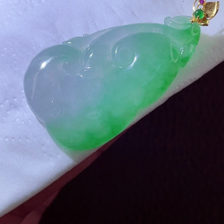 翡翠18K金镶嵌颈饰翡翠