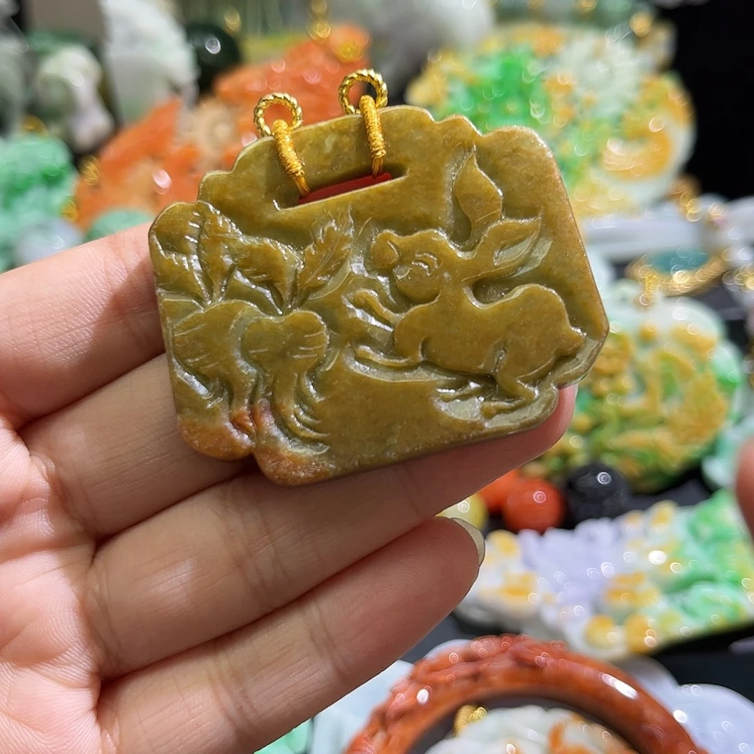 翡翠未镶嵌颈饰待编织
