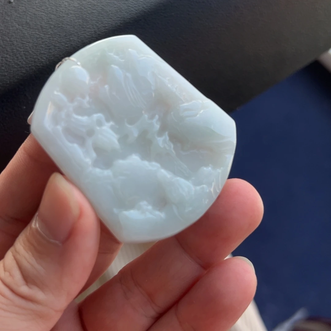 翡翠未镶嵌颈饰山水