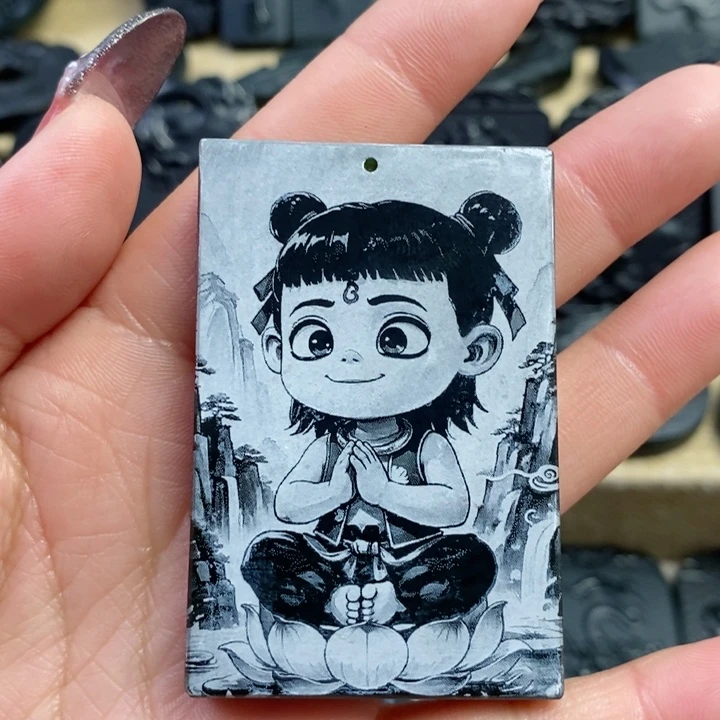 和田玉（青玉）颈饰未镶嵌双面雕刻