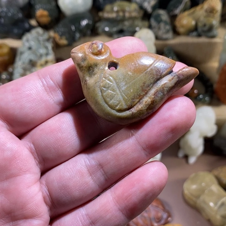 透闪石质玉未镶嵌挂件