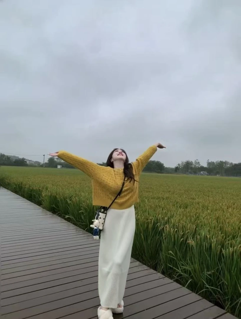 2025新款秋季高级感镂空毛衣女韩系慵懒针织衫上衣百搭半身裙套装