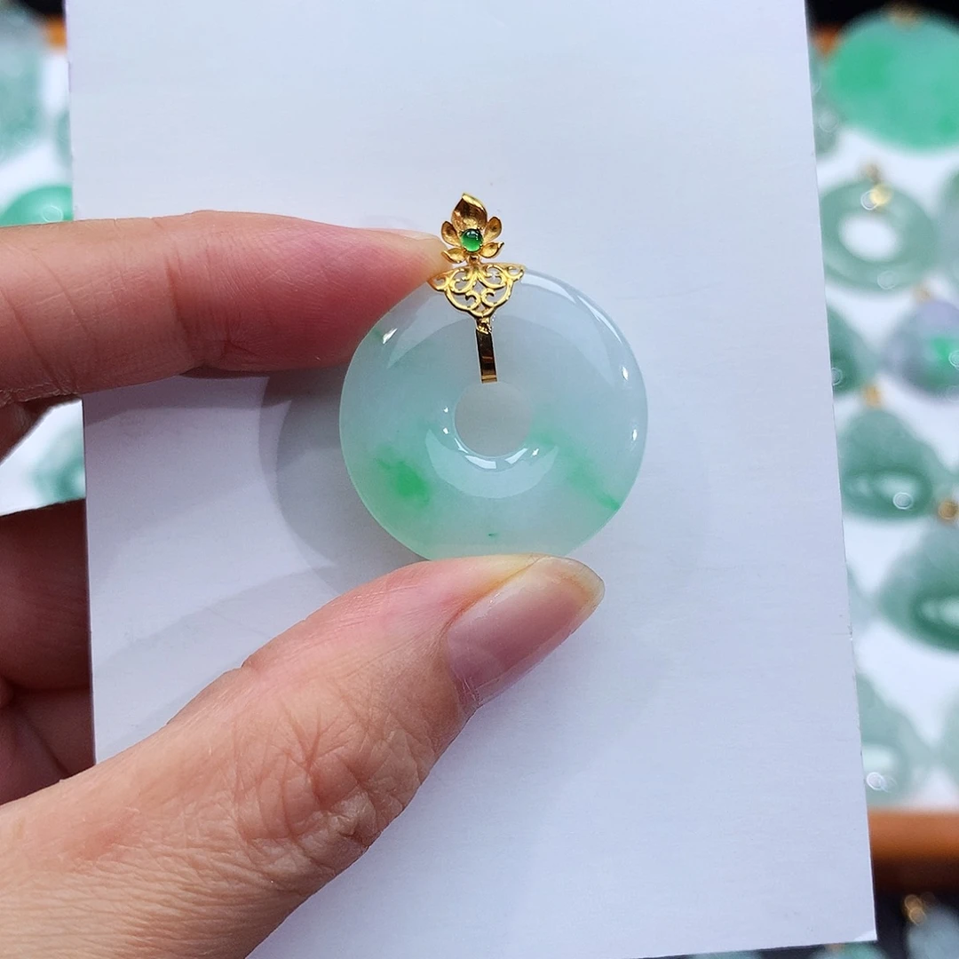 翡翠18K金镶嵌颈饰翡翠吊坠