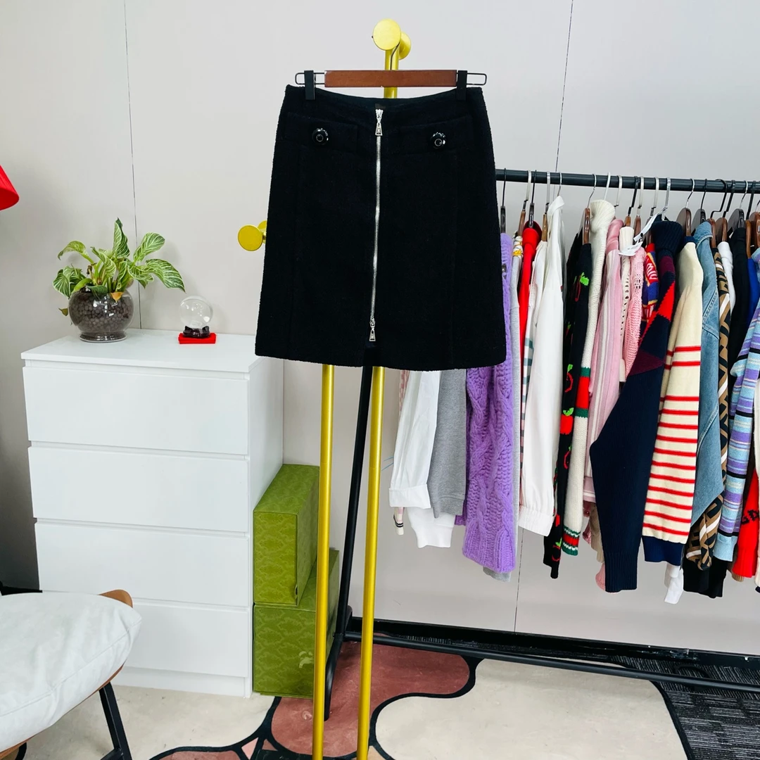 99新 LouisVuitton/路易威登  黑色黑扣晚宴短裙 36码