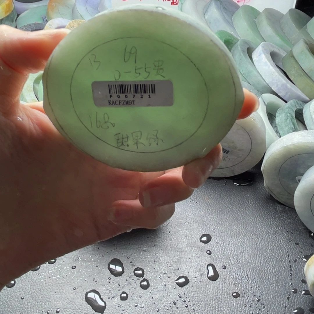 未镶嵌翡翠手镯定制翡翠