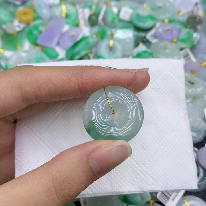 翡翠18K金镶嵌颈饰111111111