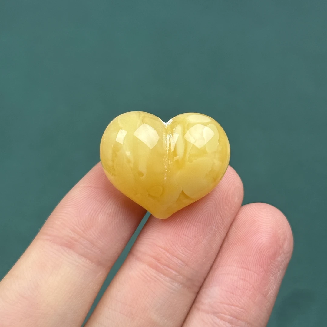 K9839天然原矿蜜蜡 满蜡屁桃爱心24*21*14mm 支持鉴定假一罚十