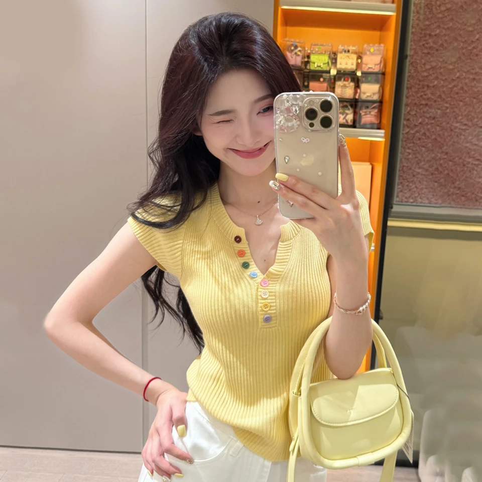 韩版多巴胺纽扣v领针织短袖T恤女夏小香风设计感气质显瘦别致上衣