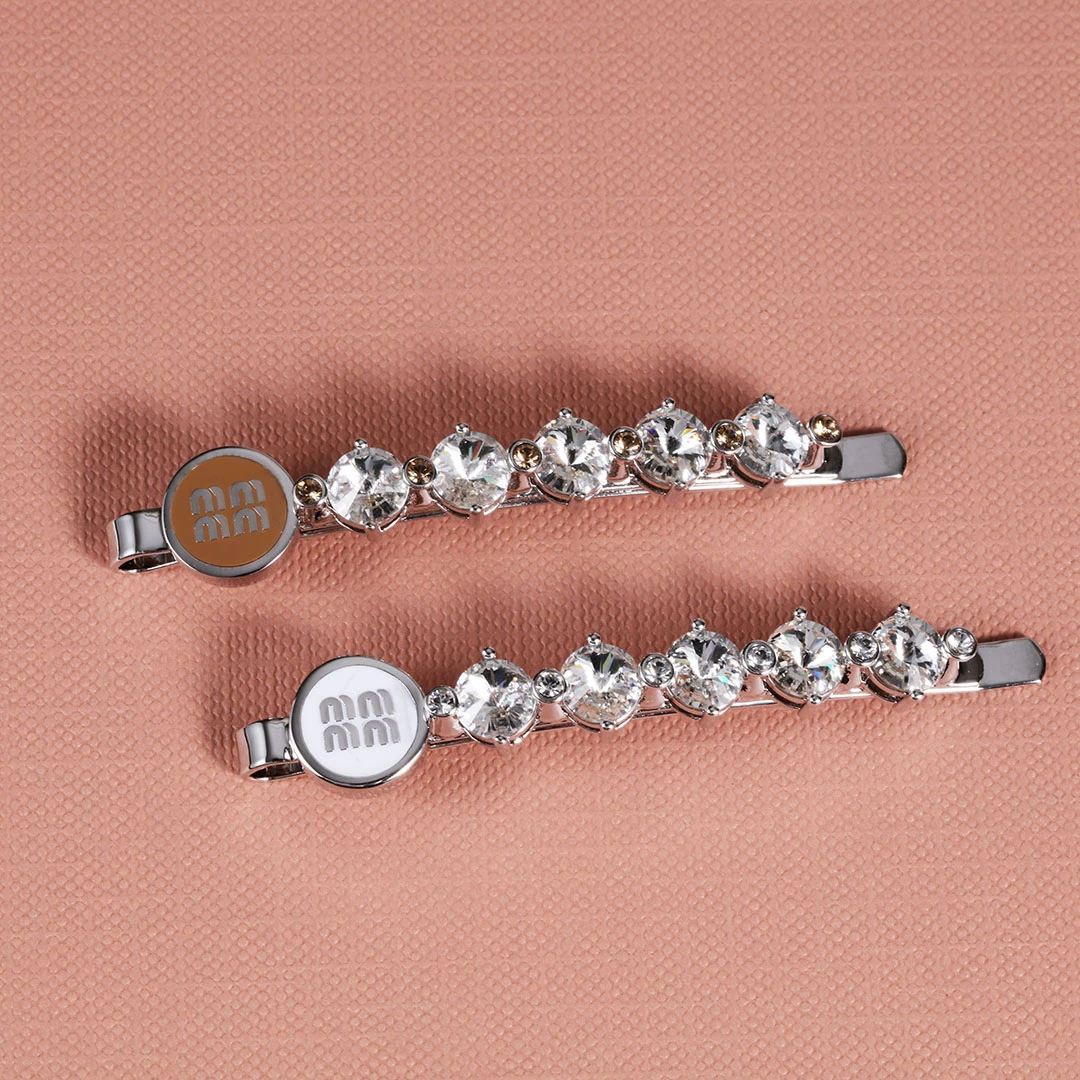 25新款徽标珐琅缪字母镶钻一字发夹美拉德卡其色刘海边夹发饰女