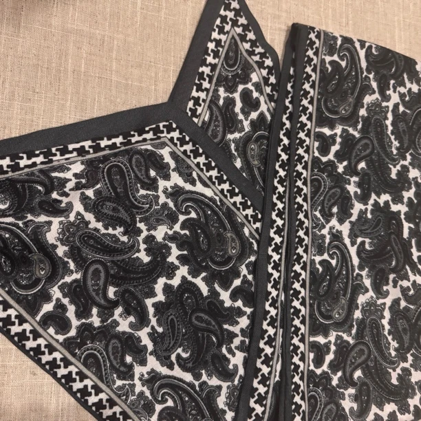 十玥，黑腰果 棉柔植绒20*145长款双面长丝巾