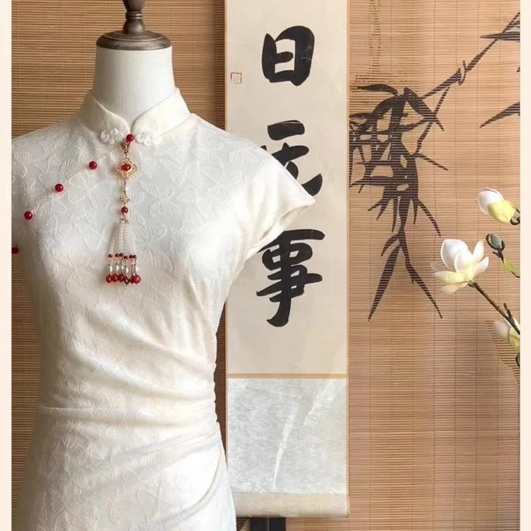 【温言】新中式白色改良旗袍日常气质修身蝴蝶提花国风连衣裙长裙