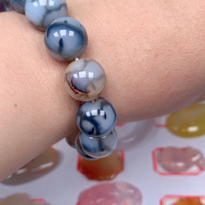 玛瑙/玉髓颈饰未镶嵌蒙***莎