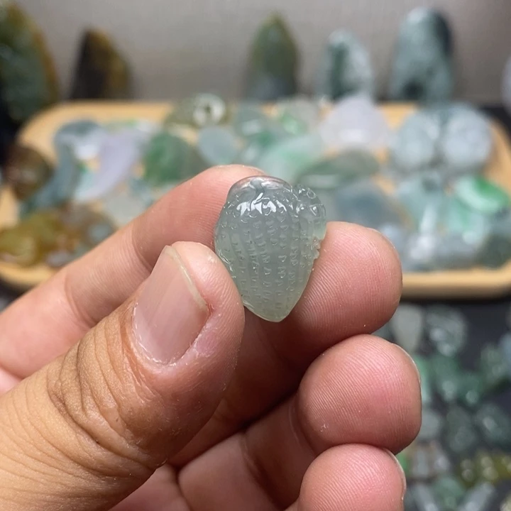 颈饰未镶嵌翡翠花生