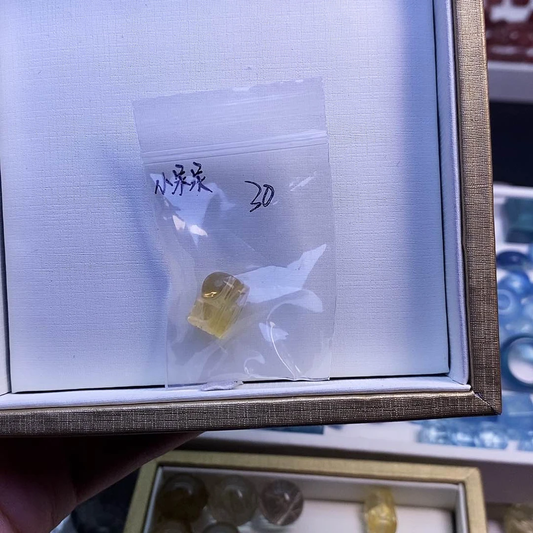 水晶颈饰未镶嵌小*呆天然水晶