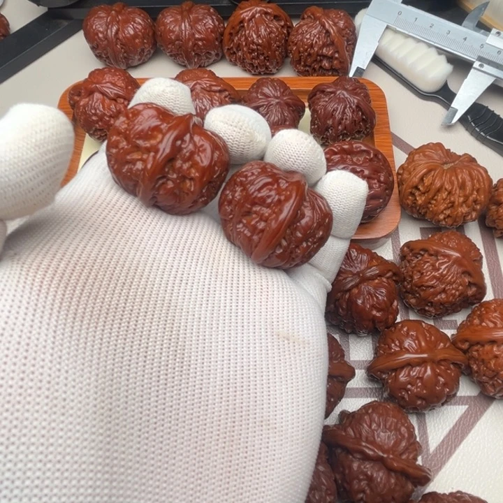 文玩核桃把件元宝核桃