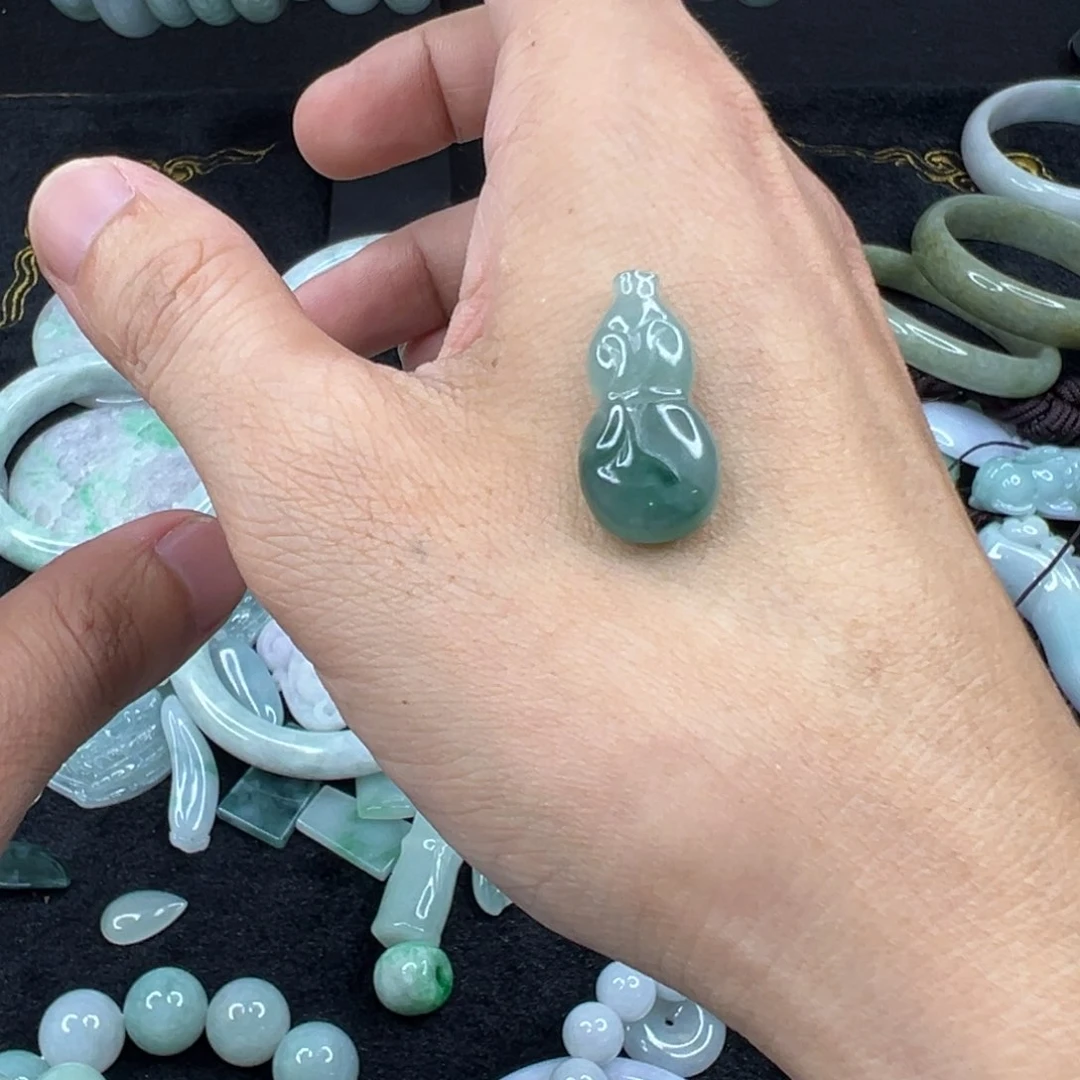 翡翠未镶嵌颈饰小葫芦