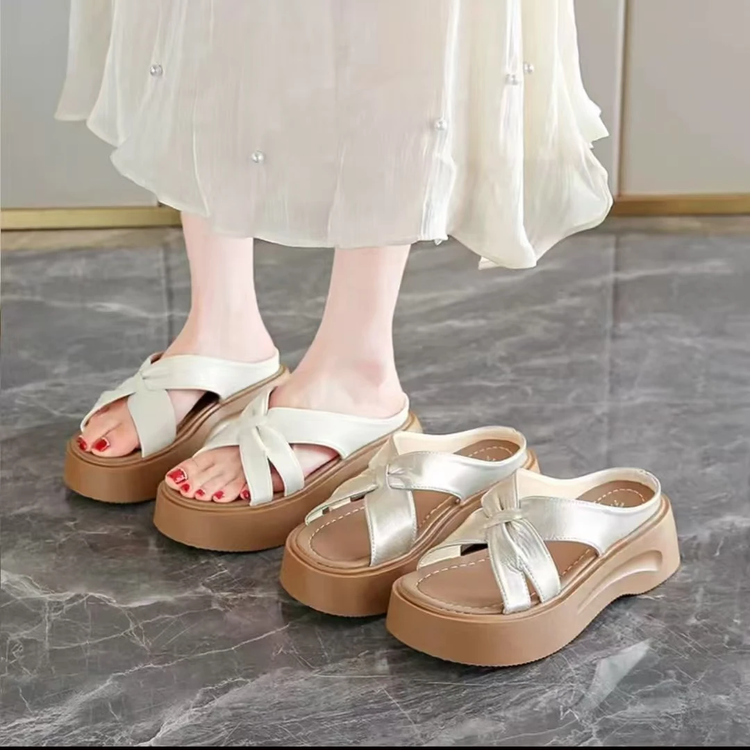 【品牌补贴】防滑外穿沙滩鞋夏季厚底坡跟修面皮增高夹趾一字拖