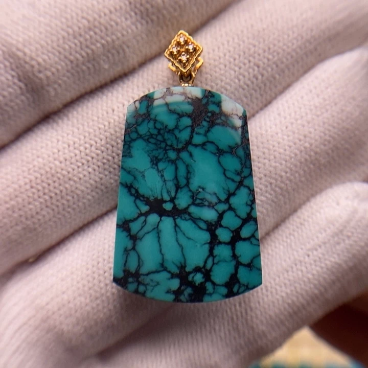 18K金镶嵌绿松石乌兰花无事牌20.2mmAA754