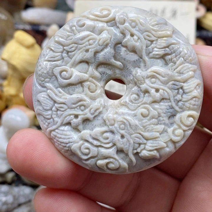 颈饰未镶嵌硅化珊瑚（珊瑚玉）