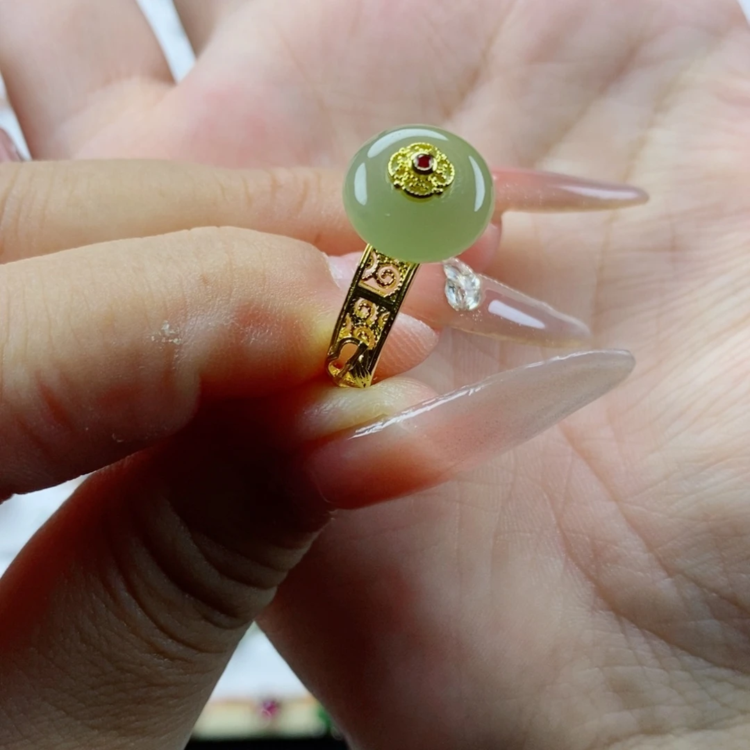 未镶嵌戒指和田玉