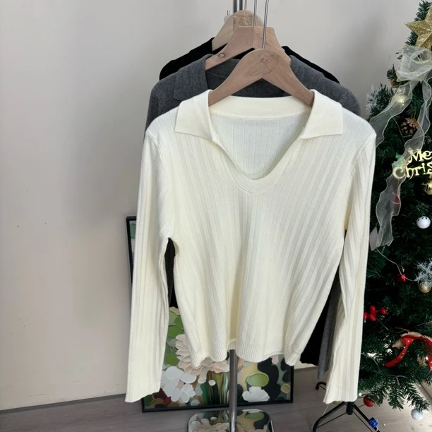 2570翻领坑条修身打底