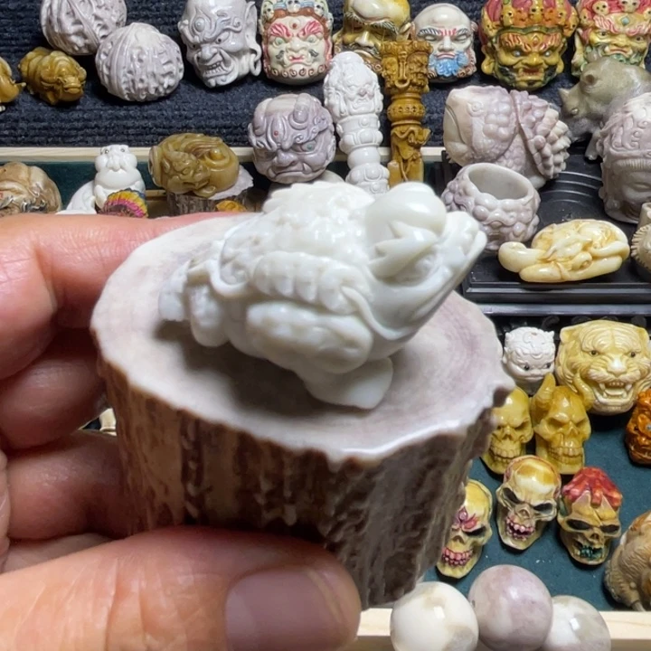 木配饰鹿角雕刻金蟾