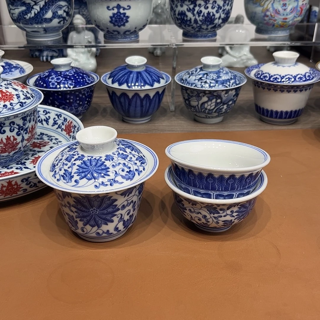 五***行青花缠枝莲马蹄盖碗加两个小压手