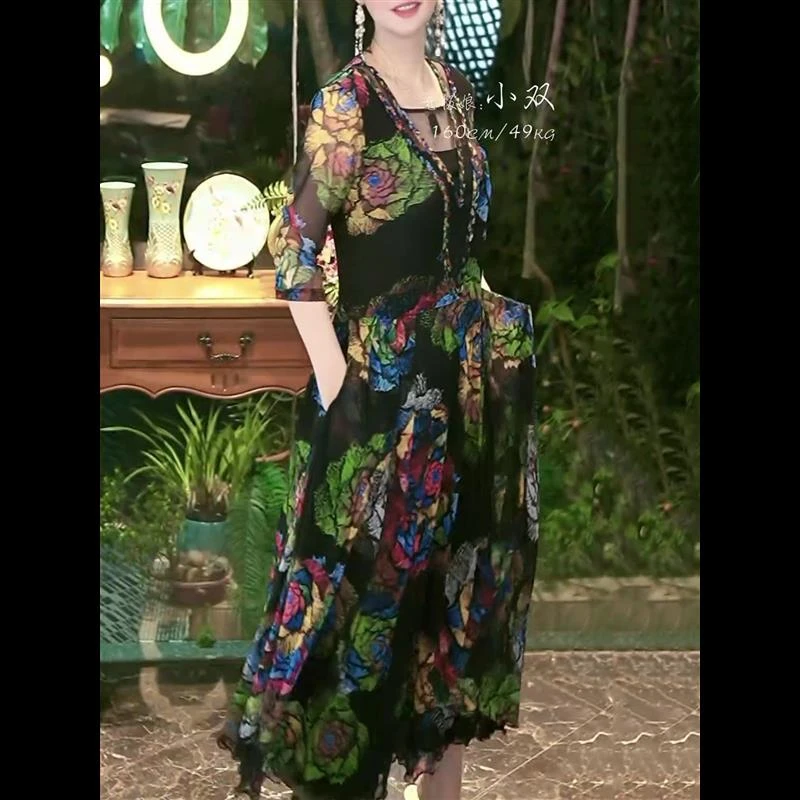 民族风复古印花连衣裙女2025夏季新款洋气时尚大码修身显瘦长裙子