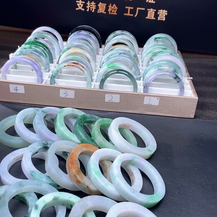 定制翡翠未镶嵌翡翠手镯