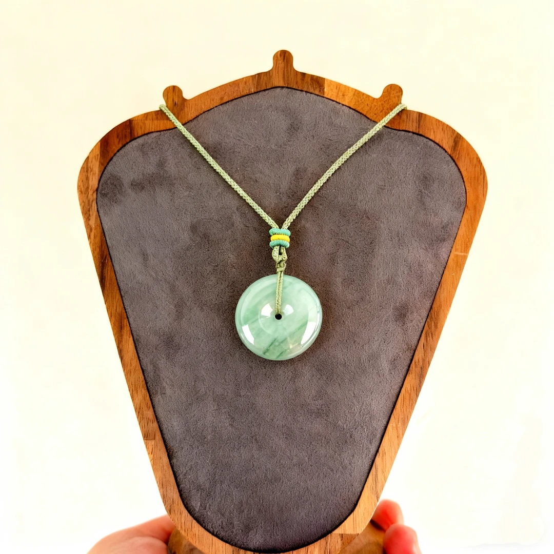 V68天山翠玉石安扣吊坠石英质玉（天山翠）