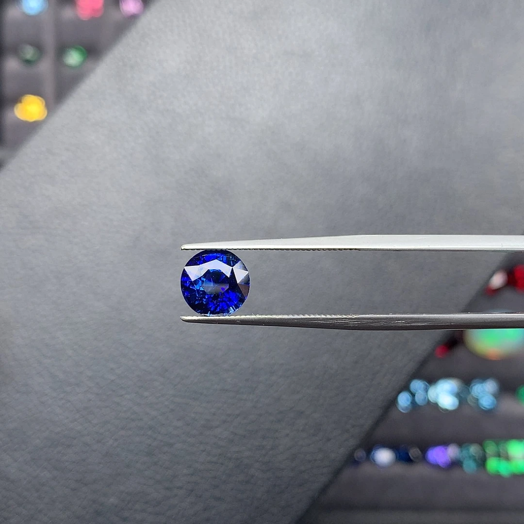 蓝宝石裸石3.06克拉皇家蓝