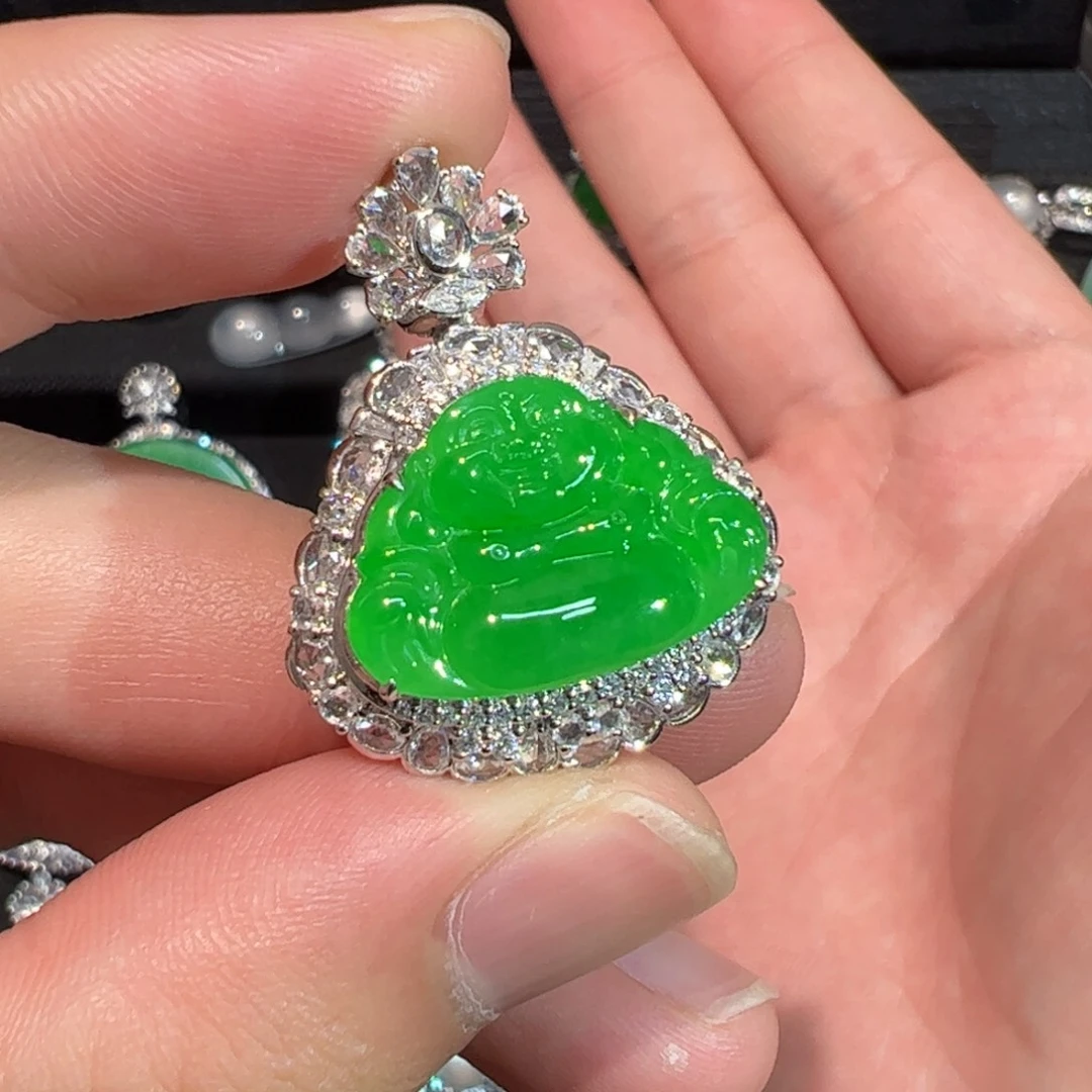 翡翠18K金镶嵌颈饰佛