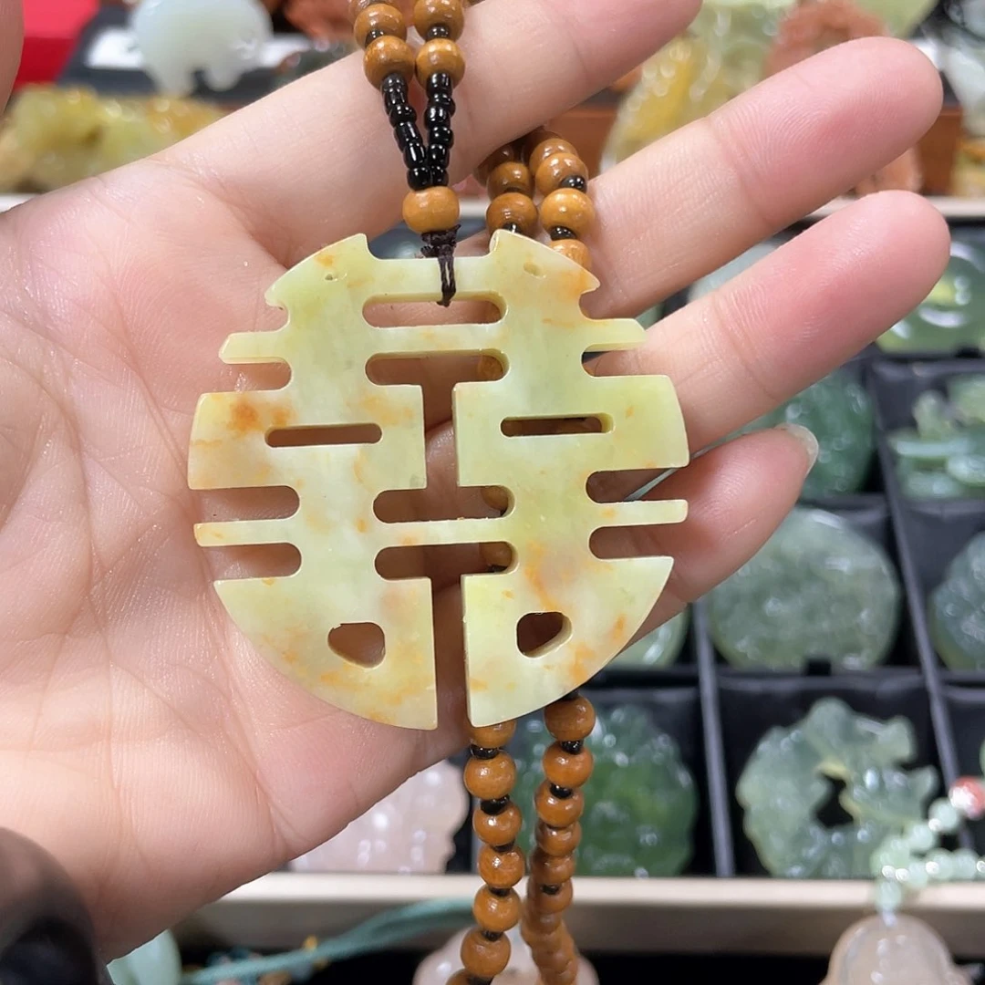 蛇纹石玉颈饰未镶嵌