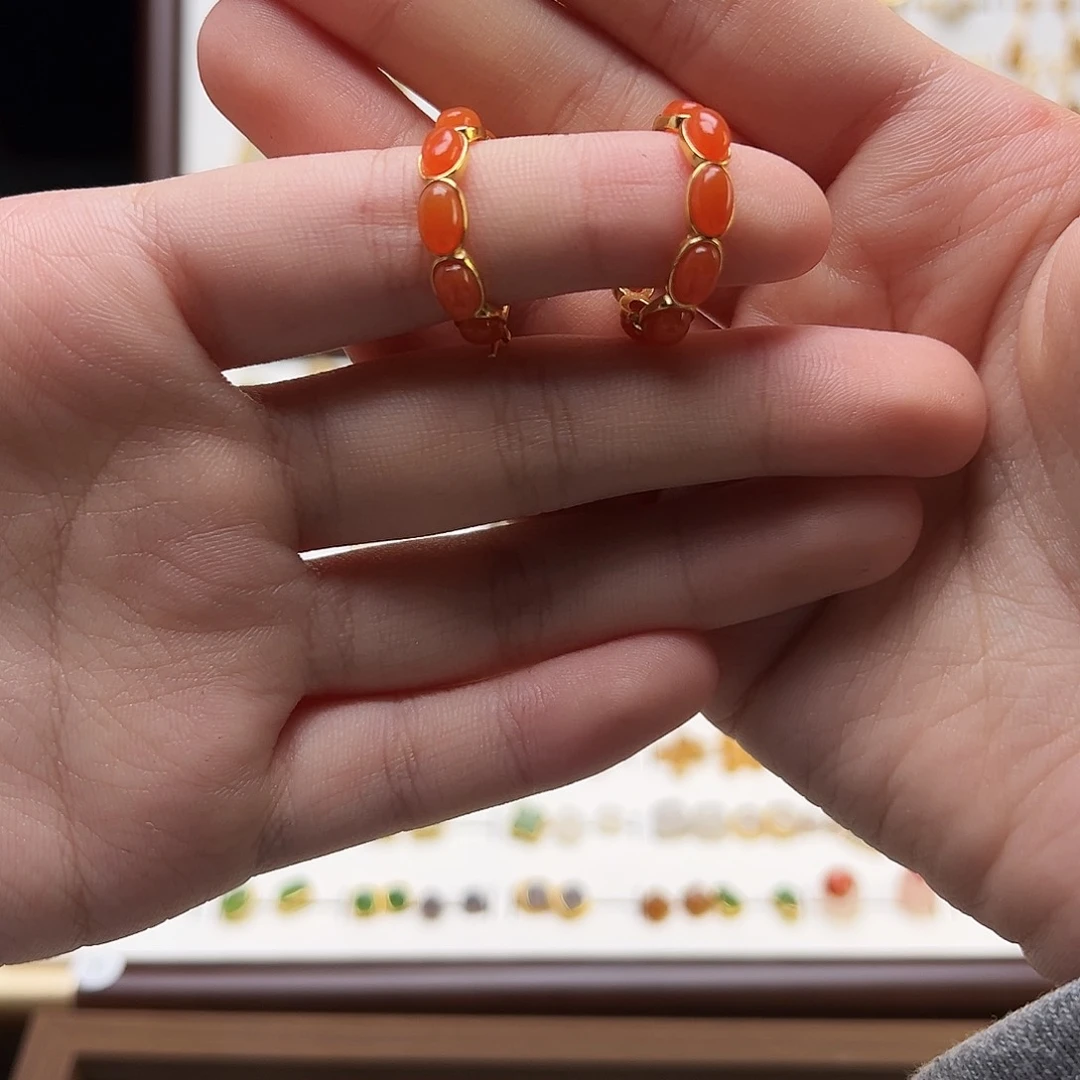 银S925镀金镶嵌和田玉耳饰微*笑