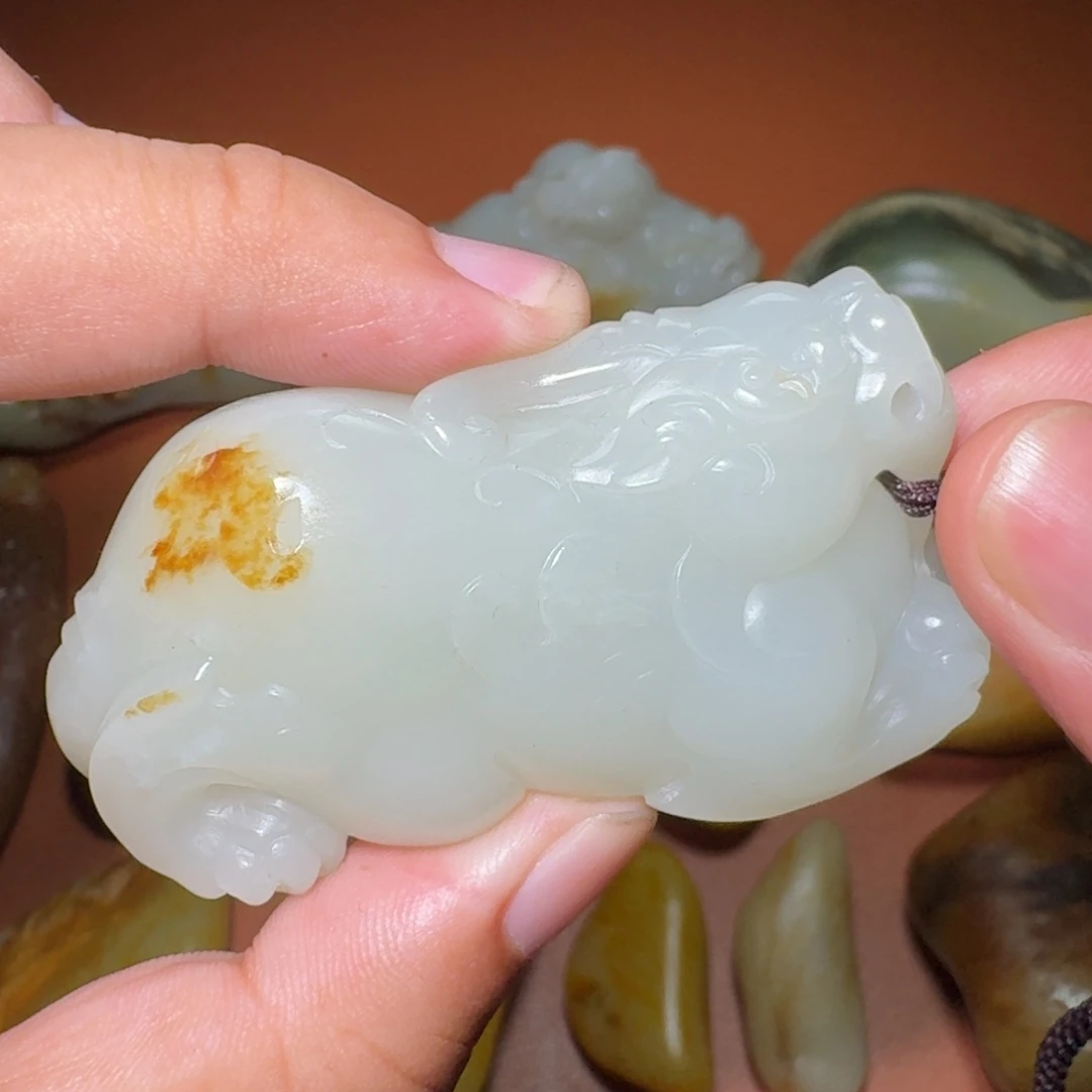 一***狼和田玉未镶嵌颈饰
