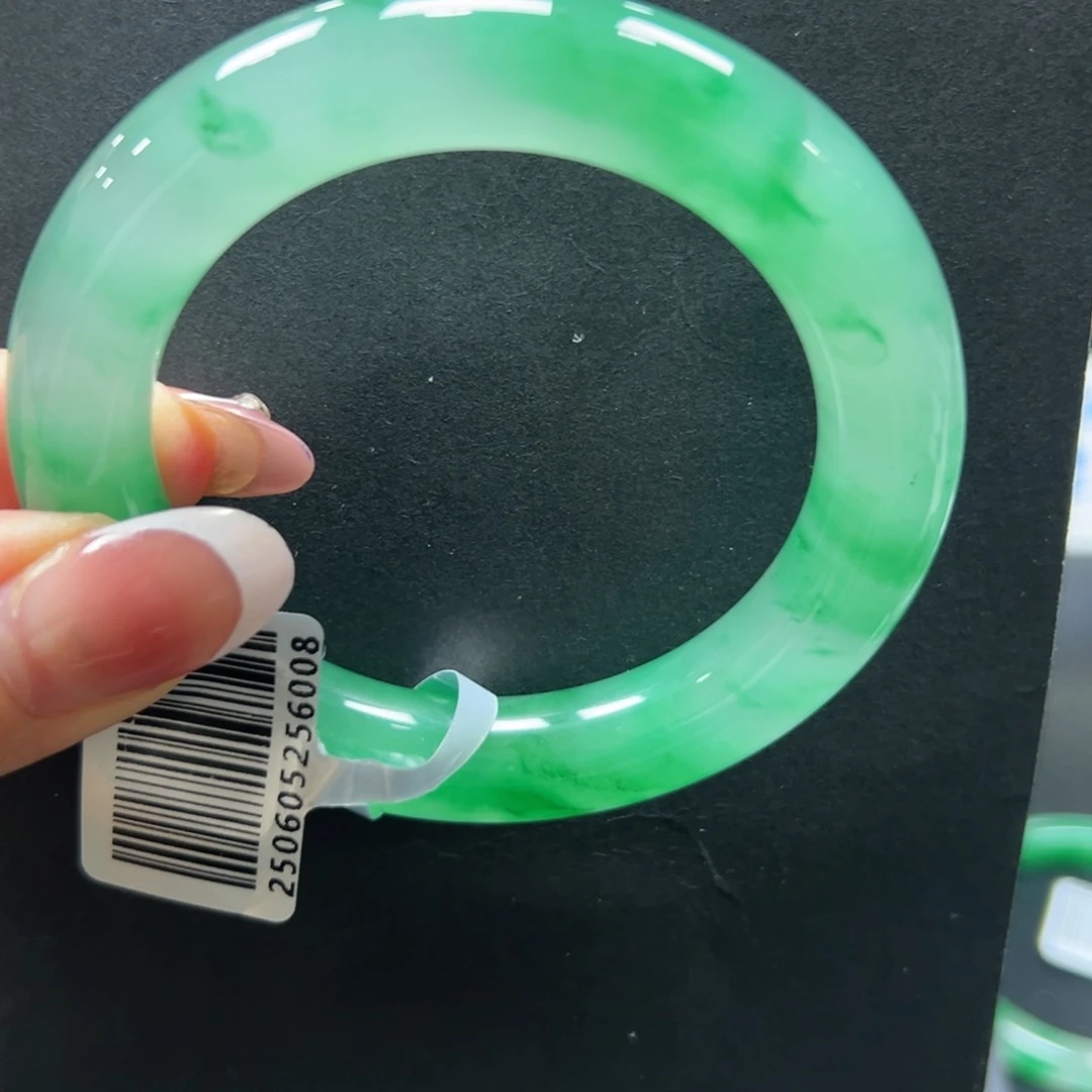 ****石英质玉手镯未镶嵌