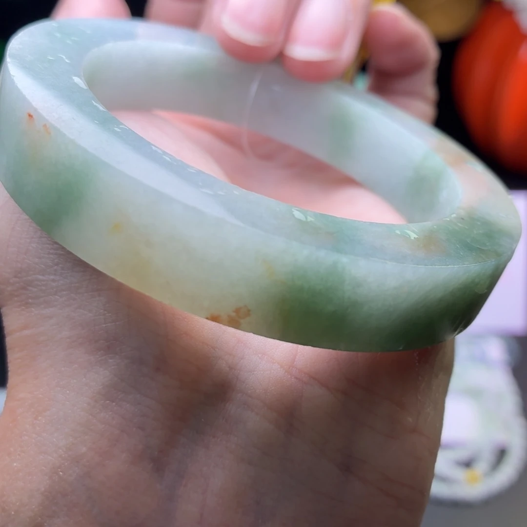 定制翡翠未镶嵌推荐冰胶特色美镯就这么一条