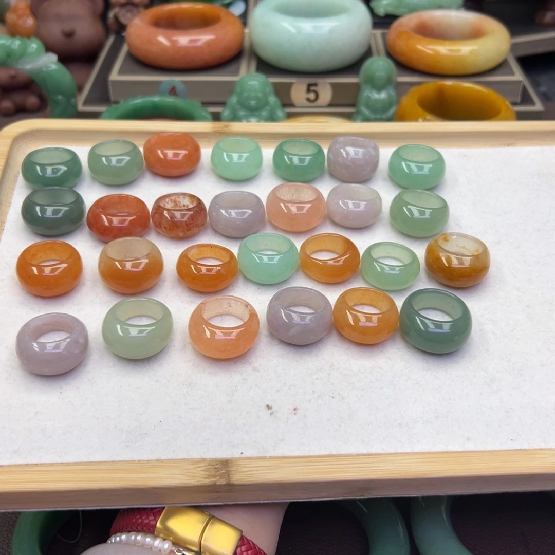 未镶嵌手镯石英岩玉