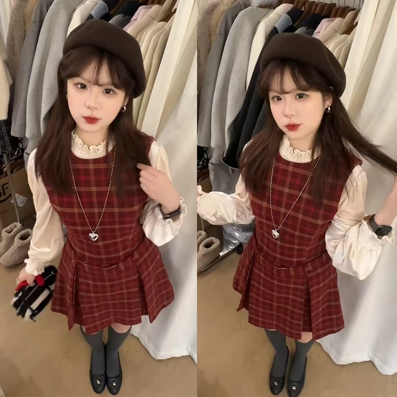 今年流行超火穿搭一整套2025年新款百搭长袖上衣格子背心裙两件套