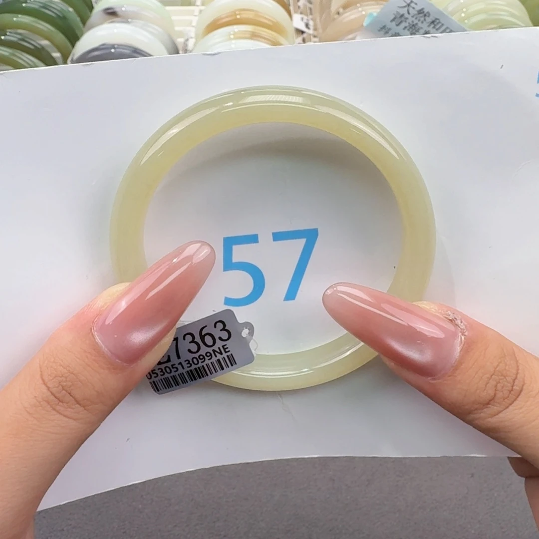 七****和田玉手镯未镶嵌