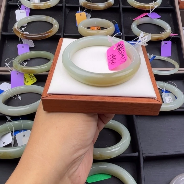 未镶嵌手镯和田玉七月