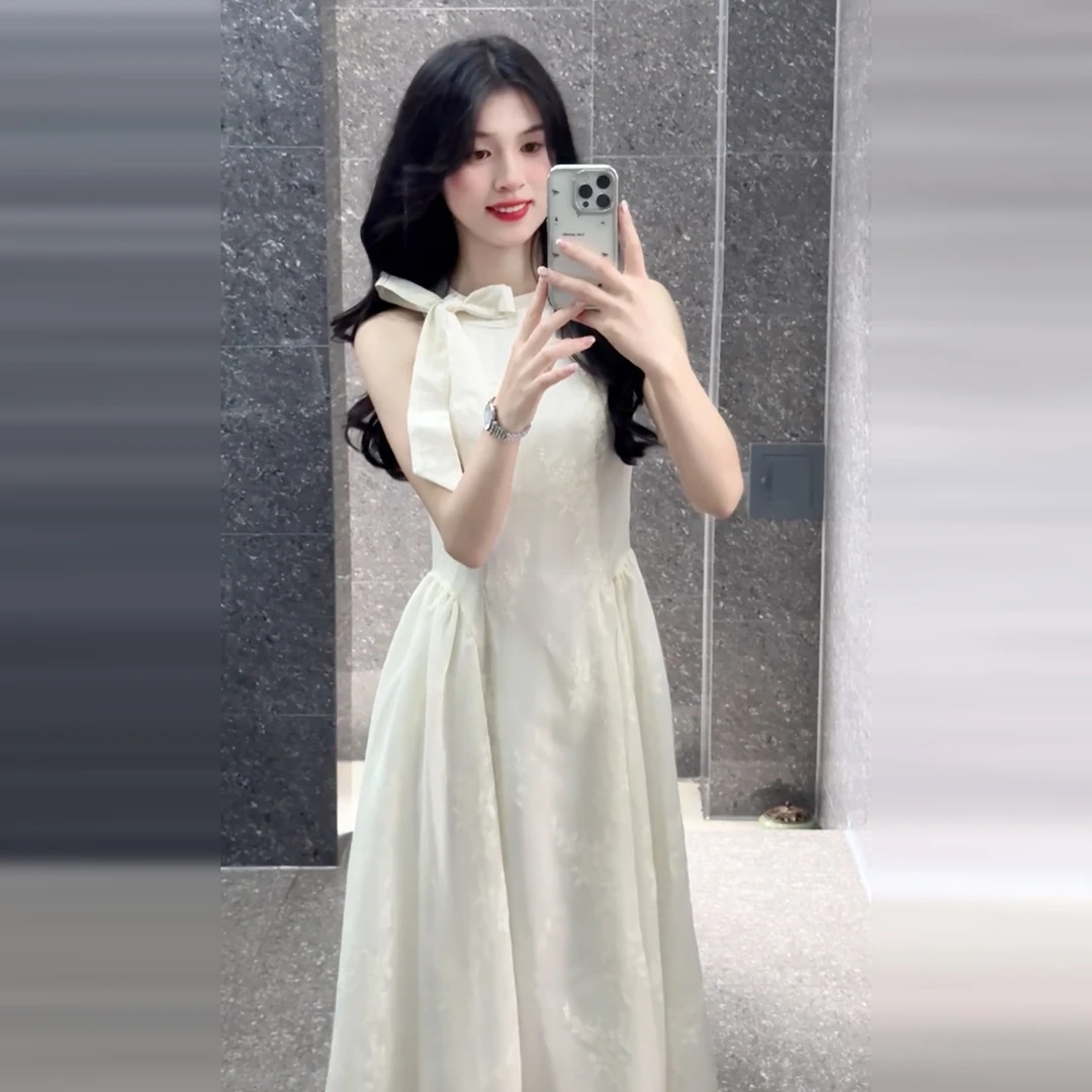 4149海边度假风气质无袖挂脖连衣裙子女夏2025新款法式巨好看长裙