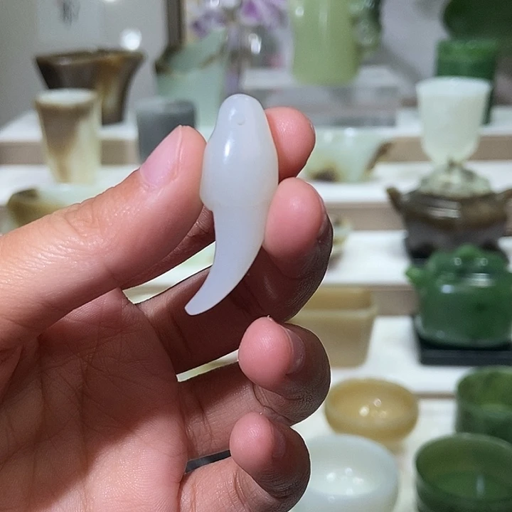 和田玉未镶嵌挂件白玉狼牙