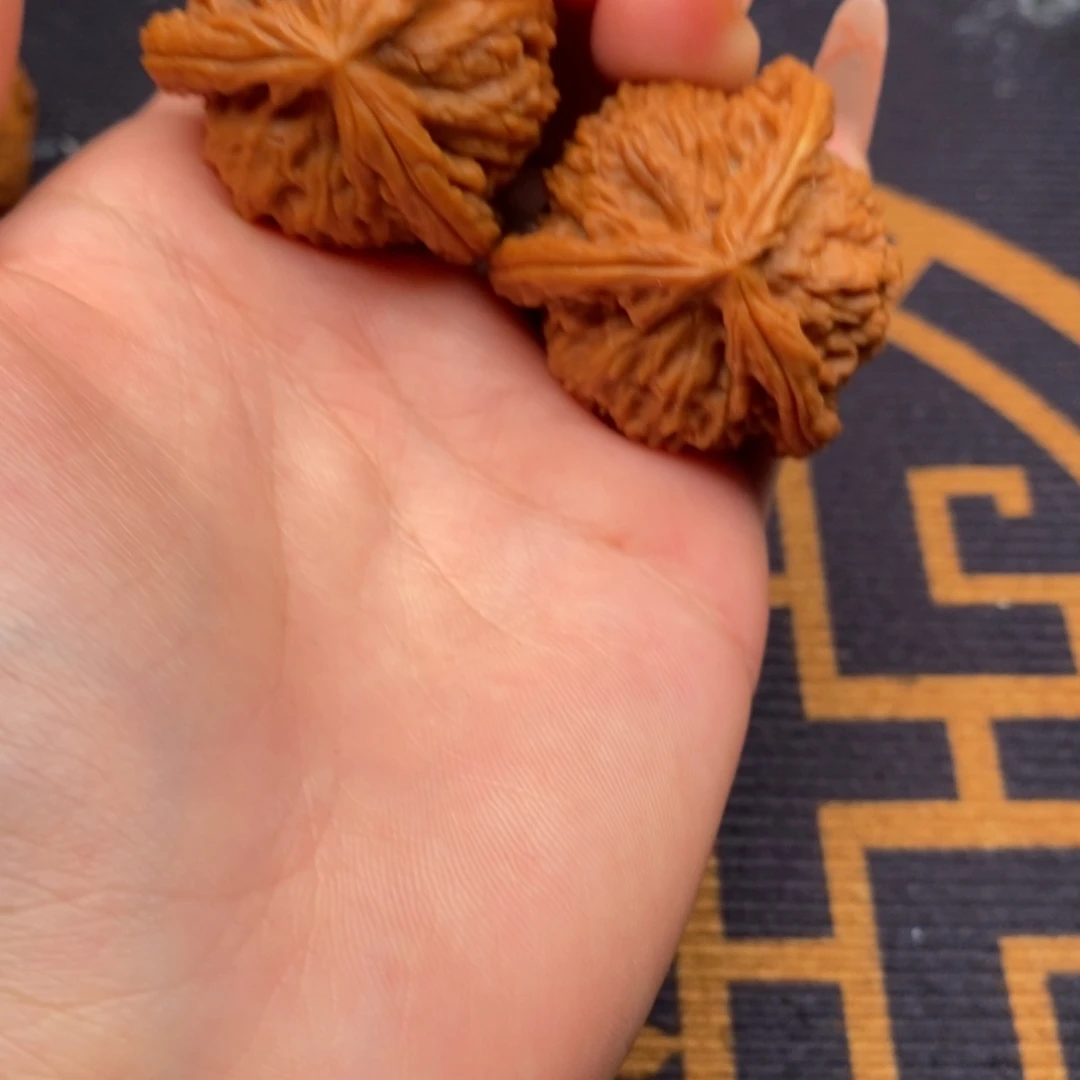 倚***雨文玩核桃把件白狮子