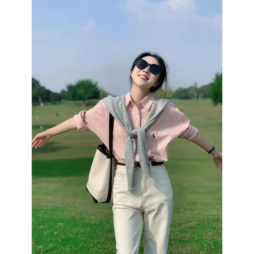 洋气衣服女时尚休闲气质粉色条纹衬衫灰色披肩上衣白色牛仔裤套装