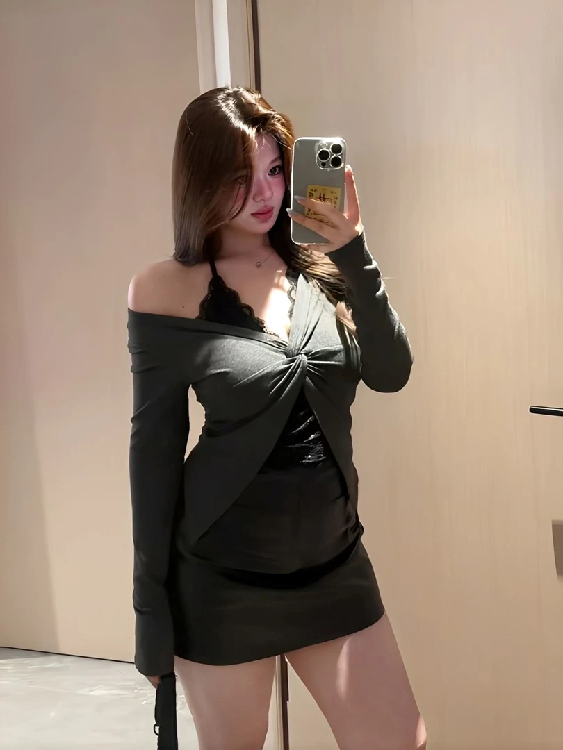 大码女装假两件蕾丝长袖t恤女秋季设计感扭结修身显瘦打底衫上衣