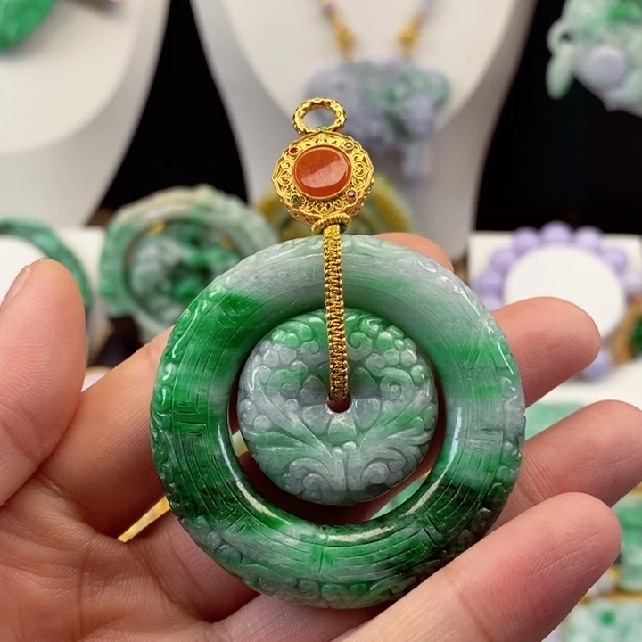 翡翠颈饰未镶嵌翡翠吊坠