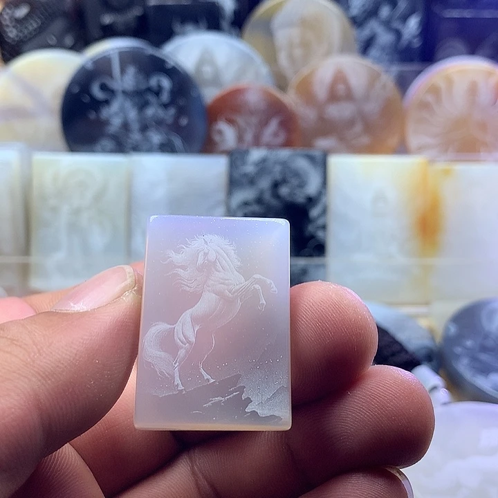 未镶嵌颈饰玛瑙/玉髓李*